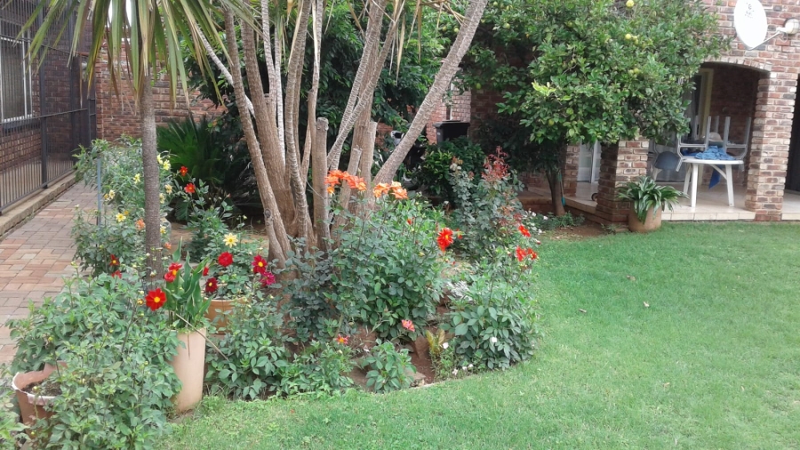 5 Bedroom Property for Sale in Stilfontein Ext 4 North West